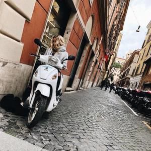 Meet your Posher, Casey